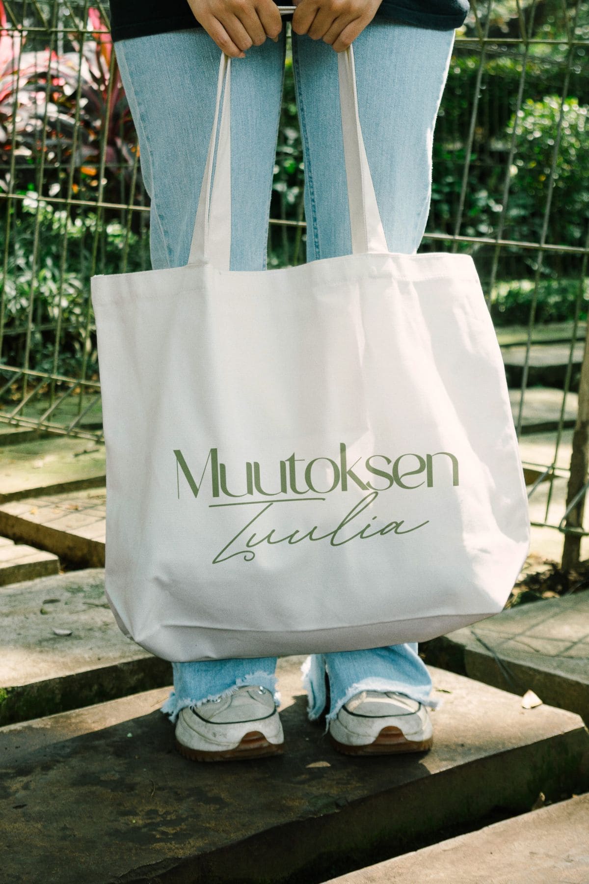 tote bag with Muutoksen Tuulia logo